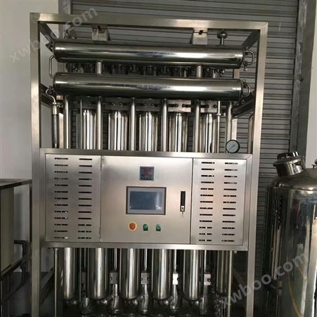 内蒙古医疗制取蒸馏水机 列管多效蒸馏水机 50L/H蒸馏水机