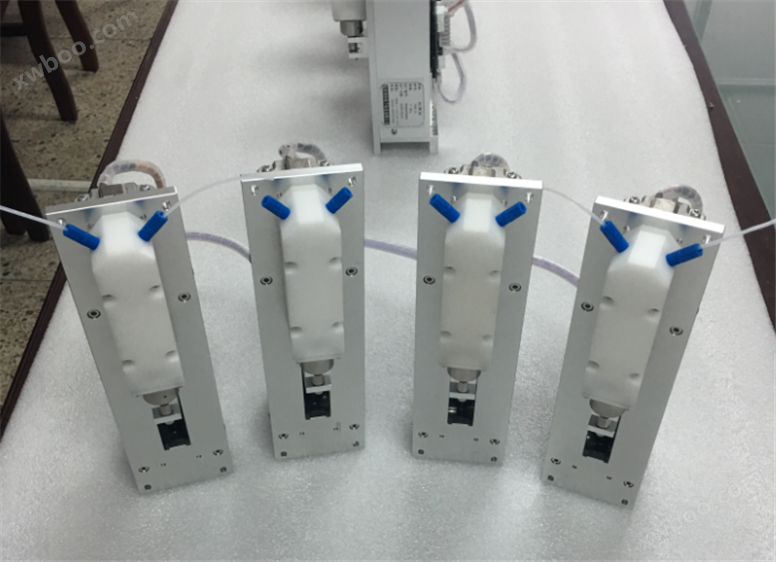 PVS-D注射泵模组采用步进电机驱动式注射器、阀门设计形式，用于分配、抽吸已测定数量的液体。注射器与阀门均可更换。